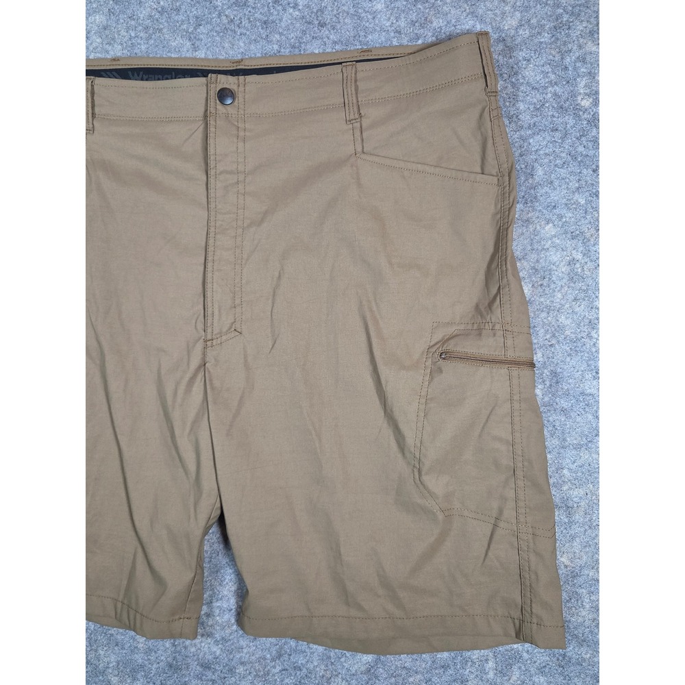 Wrangler Outdoor Series Mens Cargo Shorts Tan Khaki Stretch Size 42 Summer - Picture 3 of 9